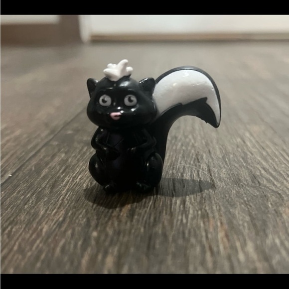Spin Master Other - Bio Everest Skunk Spin Master Replacement Toy 1.5 Figuring Cake Topper